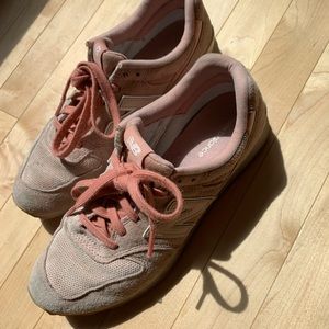 New Balance Sneakers Size 8.5 Rose